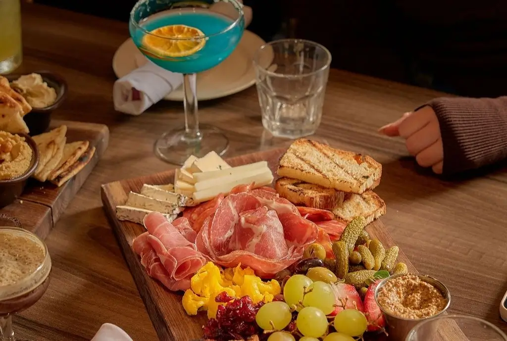 Hosting cocktail reception at HotHouse restaurant Toronto